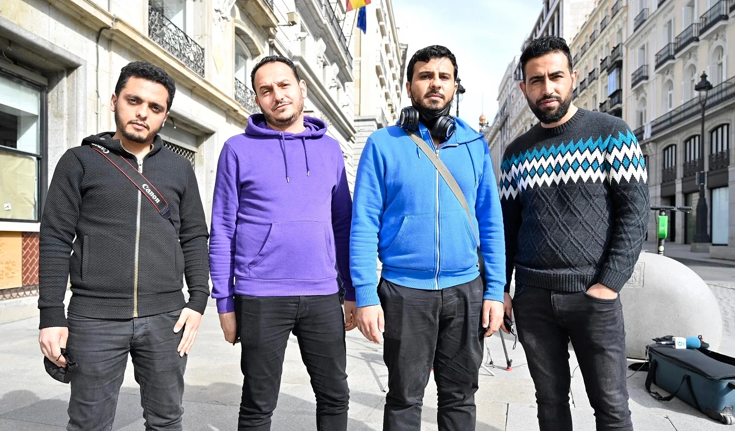 Cuatro periodistas sirios de Baynana en una calle de Madrid